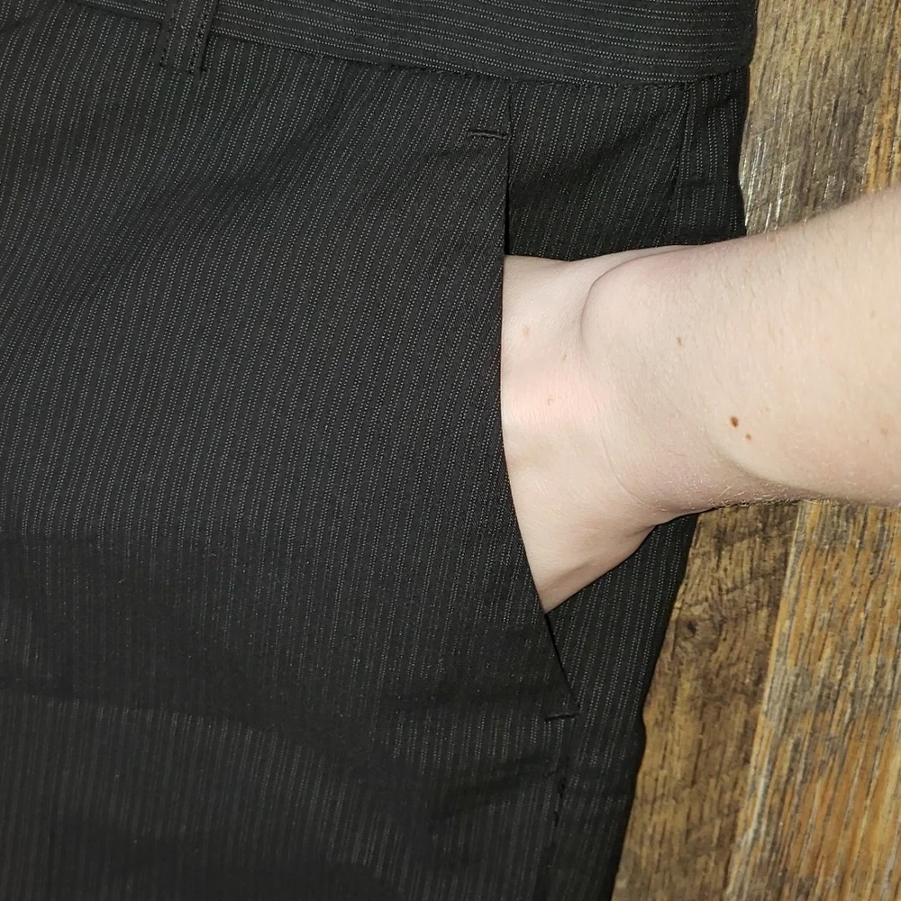 Vintage Theory Black Pinstripe Bermuda Length Dress Shorts, Size 8